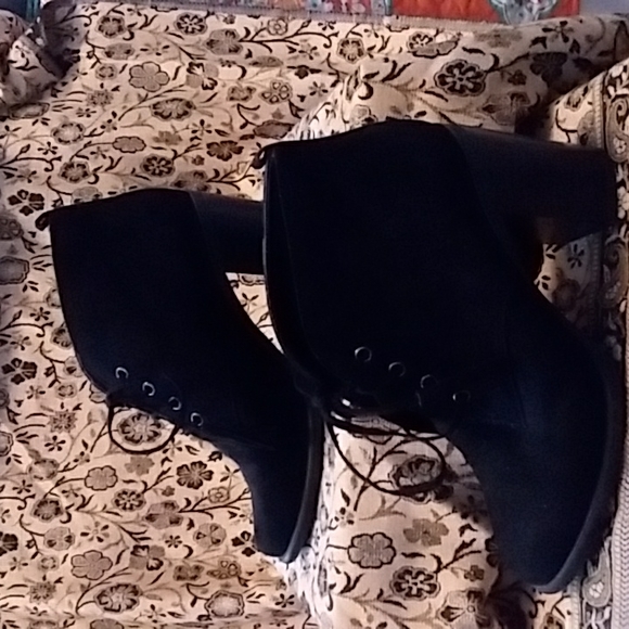 High heel bootied - Picture 2 of 4